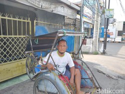 Cerita Ato Penarik Becak: Dulu Bisa Beli Rumah, Sekarang Makan pun Susah
