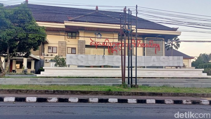 Bangunan RS Giri Asih di Desa Blahkiuh, Kecamatan Abiansemal, Badung, yang belum beroperasi, dipotret sementara waktu lalu. (Agus Eka/detikBali) Bangunan RS Giri Asih di Desa Blahkiuh, Kecamatan Abiansemal, Badung, yang belum beroperasi, dipotret sementara waktu lalu. (Agus Eka/detikBali)