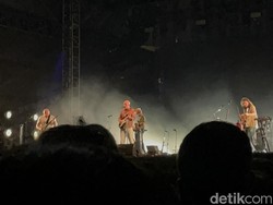 Bombay Bicycle Club Bayar Penantian 12 Tahun Fans di Jakarta
