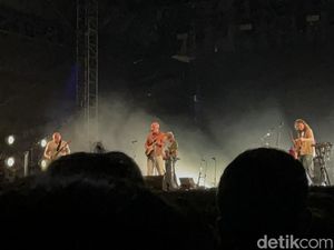 Bombay Bicycle Club Bayar Penantian 12 Tahun Fans di Jakarta Bombay Bicycle Club Bayar Penantian 12 Tahun Fans di Jakarta