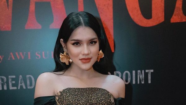 Davina Karamoy Ditempeli Aura Rani