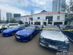 Deretan Mobil-Jam Tangan Mewah Disita Polisi dari Mafia Akses Judol Komdigi