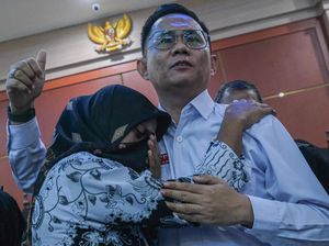 Guru Supriyani Bersyukur Divonis Bebas di Kasus Tuduhan Penganiayaan Siswa Guru Supriyani Bersyukur Divonis Bebas di Kasus Tuduhan Penganiayaan Siswa