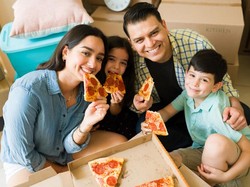 Ibu Hukum Putra Berkebutuhan Khusus Gegara Lahap Habis Pizza