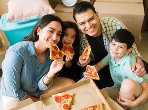 Ibu Hukum Putra Berkebutuhan Khusus Gegara Lahap Habis Pizza Ibu Hukum Putra Berkebutuhan Khusus Gegara Lahap Habis Pizza