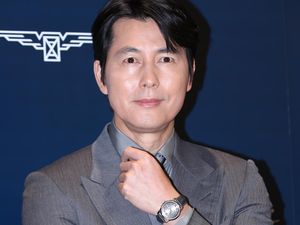 Video: Blue Dragon Awards Jadi Panggung Permintaan Maaf Jung Woo Sung Video: Blue Dragon Awards Jadi Panggung Permintaan Maaf Jung Woo Sung