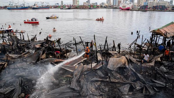 Kebakaran Hebat Hancurkan Kawasan Kumuh di Manila