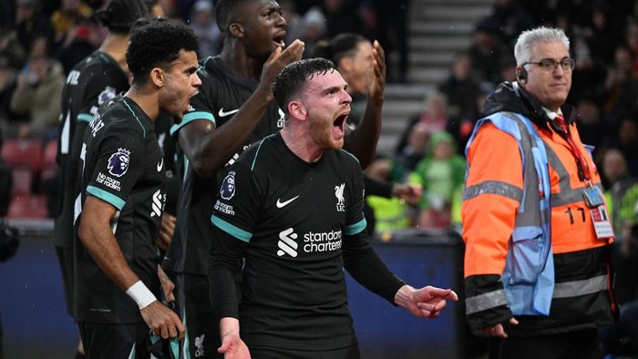 SOUTHAMPTON, ENGLAND - NOVEMBER 24: (THE SUN OUT, THE SUN ON SUNDAY OUT) Andy Robertson of Liverpool after the third goal during the Premier League match between Southampton FC and Liverpool FC at St Marys Stadium on November 24, 2024 in Southampton, England. (Photo by John Powell/Liverpool FC via Getty Images)