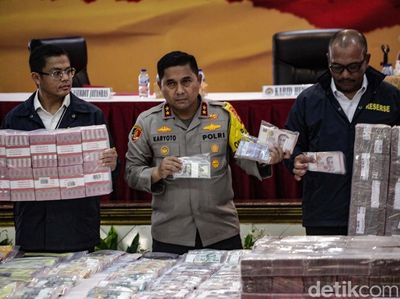 Mafia Akses Judol Komdigi Diringkus, Duit Rp 76,9 M-Lukisan Disita