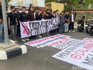 Massa Mahasiswa Aksi #PrayforNgaliyan, Ini Sederet Tuntutannya Massa Mahasiswa Aksi #PrayforNgaliyan, Ini Sederet Tuntutannya