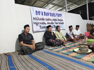 Warga Kudus Gelar Doa-Baca Surat Yasin untuk Pilkada Aman & Damai Warga Kudus Gelar Doa-Baca Surat Yasin untuk Pilkada Aman & Damai