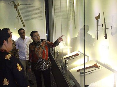 Potret Menteri Fadli Zon Buka Pameran Keris Nusantara
