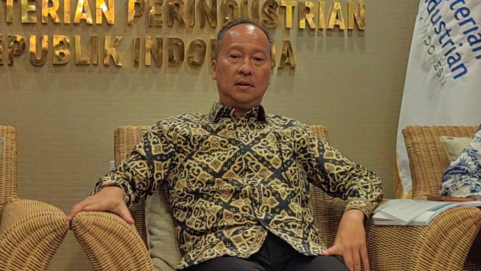 Menteri Perindustrian Agus Gumiwang Kartasasmita