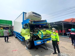 Kecelakaan Beruntun di Pantura Kendal, Pemotor Tewas Terjepit 2 Truk Tronton