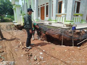 Penetapan Tanggap Darurat Bencana Pergerakan Tanah di 2 Kecamatan Cianjur Penetapan Tanggap Darurat Bencana Pergerakan Tanah di 2 Kecamatan Cianjur