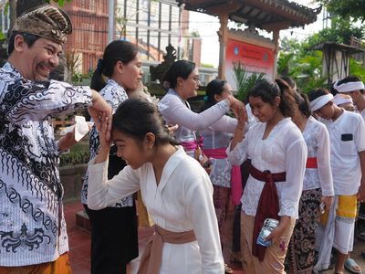 Peringatan Hari Guru di Bali