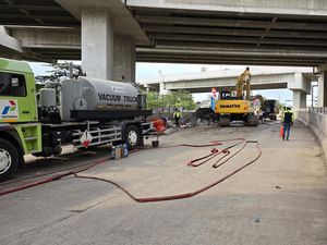 Pipa BBM di Jalan Cakung-Cilincing Bocor, Pertamina Ungkap Kronologinya Pipa BBM di Jalan Cakung-Cilincing Bocor, Pertamina Ungkap Kronologinya