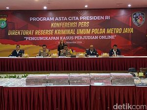 Tumpukan Uang Rp 76,9 M yang Disita dari Mafia Akses Judol Komdigi Tumpukan Uang Rp 76,9 M yang Disita dari Mafia Akses Judol Komdigi