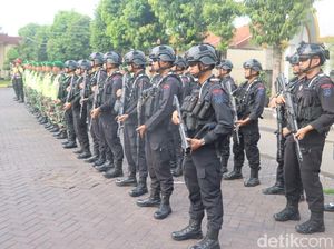 Ratusan Personel Polres Pasuruan Disebar ke 1.726 TPS di 17 Kecamatan Ratusan Personel Polres Pasuruan Disebar ke 1.726 TPS di 17 Kecamatan