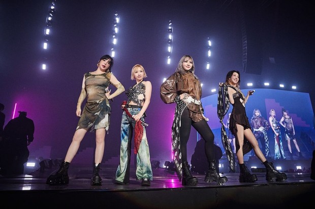 Potret 2NE1 dalam konser 'Welcome Back' di Jakarta