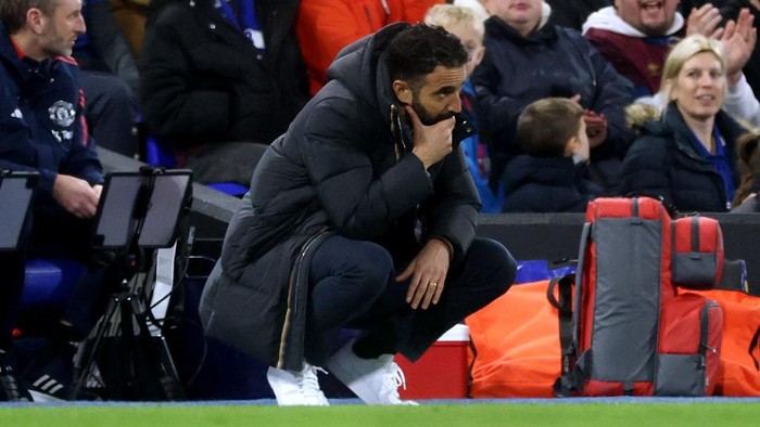  Ruben Amorim, Head Coach of Manchester United, looks on during the Premier League match between Ipswich Town FC and Manchester United FC at Portman Road on November 24, 2024 in Ipswich, England. (Photo by Richard Pelham/Getty Images)