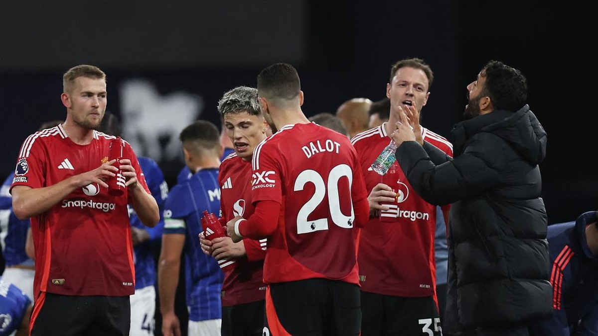 Ruben Amorim tak punya banyak waktu untuk mengajarkan gaya mainnya ke pemain (REUTERS/Chris Radburn)