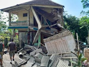 Rumah Rusak di Cianjur Imbas Pergerakan Tanah, Kemensos Kirim Bantuan
