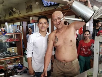 Gaya Keren Rio Haryanto Makan Seafood hingga ke Kopi Asiang