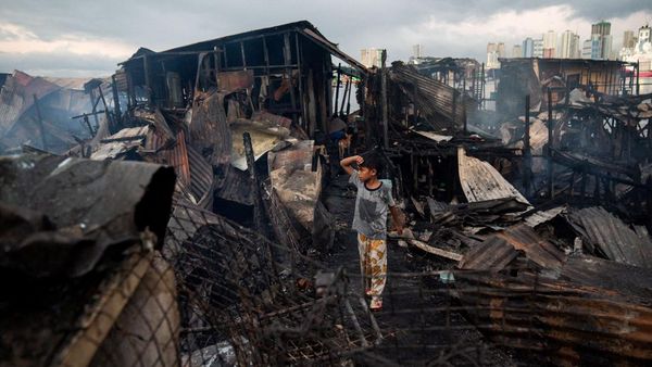 Sisa-sisa Kebakaran Dahsyat di Permukiman Kumuh Filipina