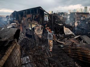 Sisa-sisa Kebakaran Dahsyat di Permukiman Kumuh Filipina