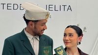 8 Gaya Unik Teddy Adhitya-Jelita Clough Menikah, Padukan Baju Adat dan Modern
