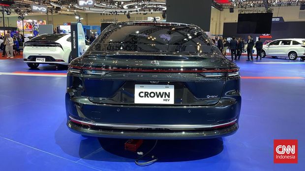 toyota crown royal saloon