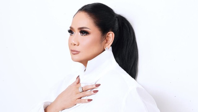 Kabar Terkini Artis dari InsertLive : Vina Panduwinata Beri Pesan Al Ghazali soal Masa Lalu Ahmad Dhani, Mulan Ikut Terseret?