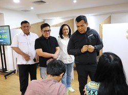 Wamen Imipas Silmy Karim Cek Layanan Paspor di Immigration Lounge PIM 3