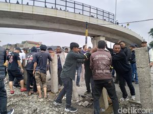 Respons BTP Bandung soal Aksi Bongkar Paksa di Perlintasan KA Ciroyom Respons BTP Bandung soal Aksi Bongkar Paksa di Perlintasan KA Ciroyom