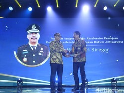 Saiful Bahri Siregar Raih Penghargaan Penegakan Hukum Antikorupsi