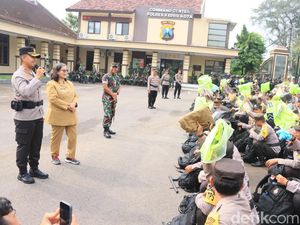 Polres Kediri Kota Geser 281 Personel Cegah Gangguan Kamtibmas di TPS Polres Kediri Kota Geser 281 Personel Cegah Gangguan Kamtibmas di TPS