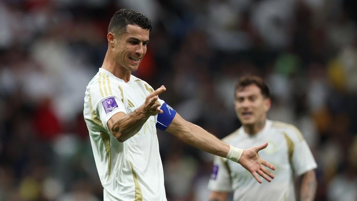 AL KHOR, QATAR - NOVEMBER 25: Cristiano Ronaldo of Al-Nassr reacts during the AFC Champions League Elite match between Al-Gharafa and Al-Nassr at Al Bayt Stadium on November 25, 2024 in Al Khor, Qatar. (Photo by Yasser Bakhsh/Getty Images)