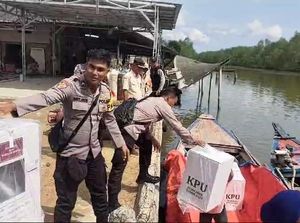 Cerita Distribusi Logistik Pilkada di Tuba Lewati Sungai Habitat Buaya Muara
