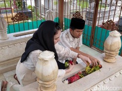 Jelang Coblosan, Emil Mudik ke Trenggalek Ziarah-Bertemu Tetangga