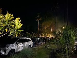 Detik-detik Mobil Bawa 121 Amplop Serangan Fajar Digeruduk Warga di Lutim Detik-detik Mobil Bawa 121 Amplop Serangan Fajar Digeruduk Warga di Lutim