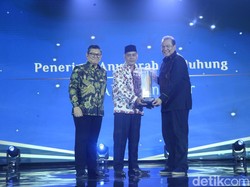 Pencipta Selawat Badar Sabet Anugerah Adiluhung detikJatim Awards 2024