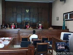 Eks Satpam Kantor Inul Daratista Divonis 3 Tahun Bui Usai Gasak Mobil-Uang Eks Satpam Kantor Inul Daratista Divonis 3 Tahun Bui Usai Gasak Mobil-Uang