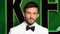 Jonathan Bailey Dinobatkan Sebagai Pria Terseksi di Dunia 2025