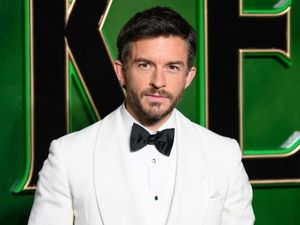 Potret Jonathan Bailey, Sang Pangeran Pencuri Hati di Film Wicked Potret Jonathan Bailey, Sang Pangeran Pencuri Hati di Film Wicked
