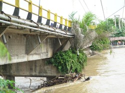 Jembatan Sei Rokan Rohul Ditutup Untuk Mobil Bertonase Berat usai Tiang Amblas