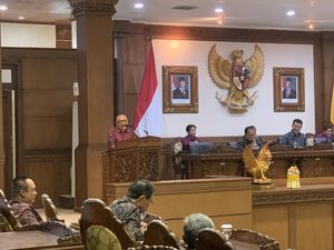 DPRD Rekomendasikan Ranperda APBD Bali 2025 Disahkan, Defisit Rp 799 Miliar DPRD Rekomendasikan Ranperda APBD Bali 2025 Disahkan, Defisit Rp 799 Miliar