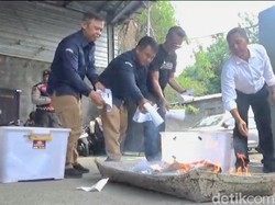 KPU Gianyar Bakar 4.725 Surat Suara Rusak Jelang Coblosan