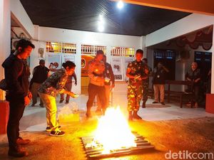 KPU Sorong Selatan Musnahkan 240 Surat Suara Rusak dan Lebih KPU Sorong Selatan Musnahkan 240 Surat Suara Rusak dan Lebih