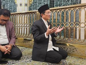 Kunjungi Raudhah, Menag Langitkan Doa untuk Rakyat dan Pemimpin Indonesia Kunjungi Raudhah, Menag Langitkan Doa untuk Rakyat dan Pemimpin Indonesia